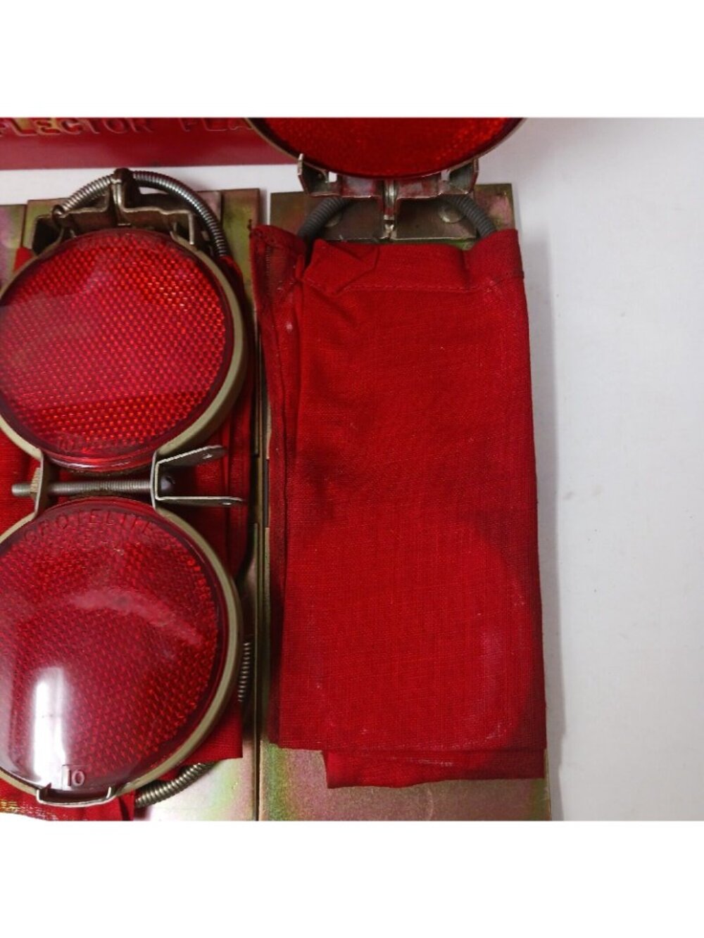 Grote VTG Reflector Kit W/Red Flag Metal Case Emergency Road Safety #S-5 - Picture 4 of 15